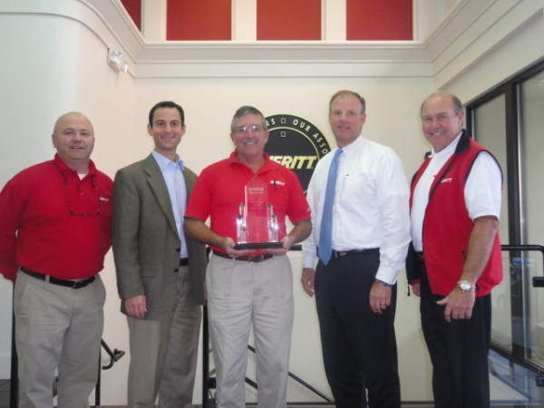 Reed Tepper (second from left) of Parker Hannifin presents the LTL Carrier of the Year Award to Averitt associates (left to right) Jimmy Williams, Mike McGlothlin, Rogers Luna and Tony Brown. Photo: Averitt Express. Reed Tepper (second from left) of Parker Hannifin presents the LTL Carrier of the Year Award to Averitt associates (left to right) Jimmy Williams, Mike McGlothlin, Rogers Luna and Tony Brown. Photo courtesy Averitt Express.
