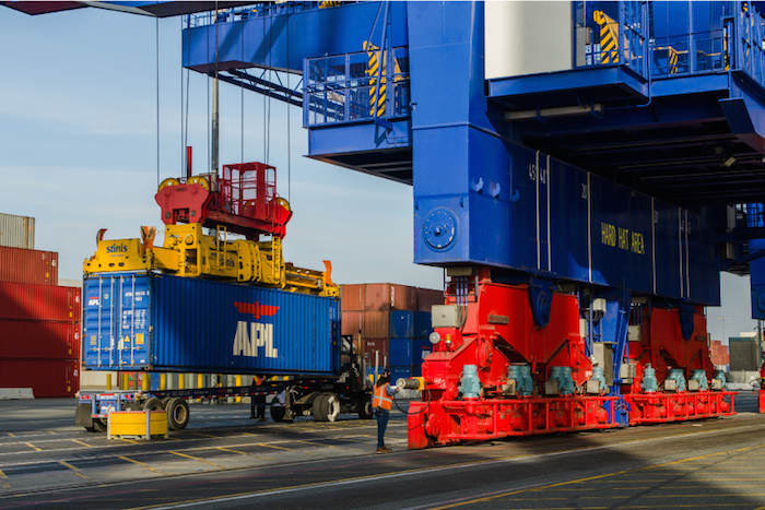 Container breing lowered onto a chassis at APM Terminal