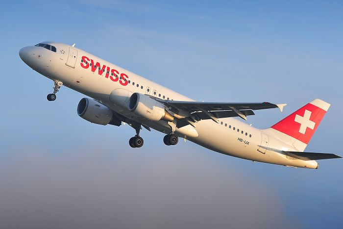 Russi Batliwala, CEO of Chapman Freeobrn, and Oliver Evans, chief cargo officer of Swiss International Air Lines, signed the cooperation deal in Zurich, Switzerland. Russi Batliwala, CEO of Chapman Freeobrn, and Oliver Evans, chief cargo officer of Swiss International Air Lines, signed the cooperation deal in Zurich, Switzerland.