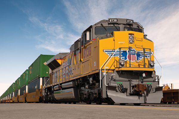 UP-intermodal-train-600.jpg