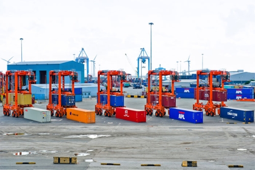 New straddle carriers at the Port of Liverpool. Photo courtesy Port of Liverpool.