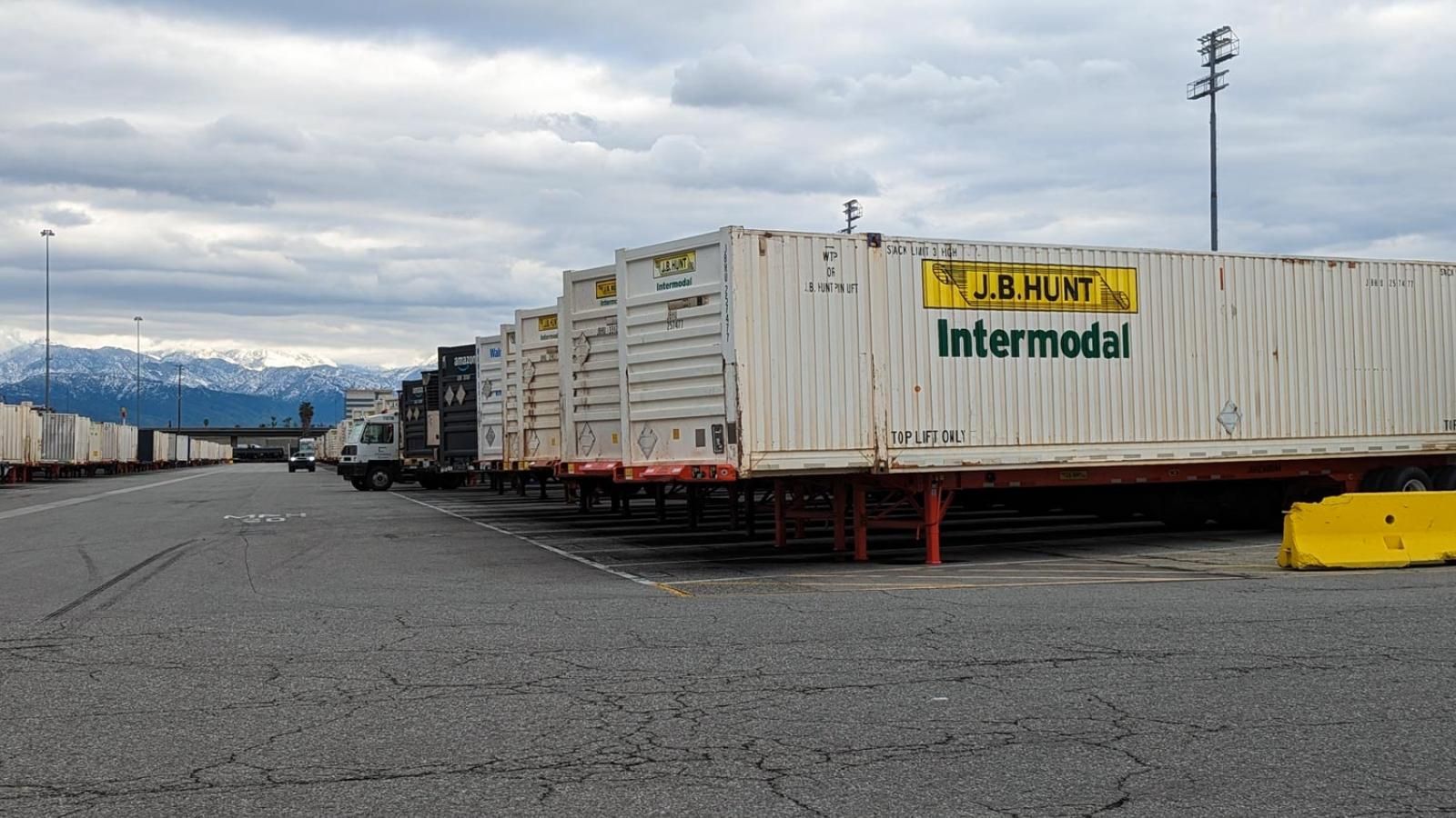 Container glut hurt J. B. Hunt, other intermodal providers in Q1 