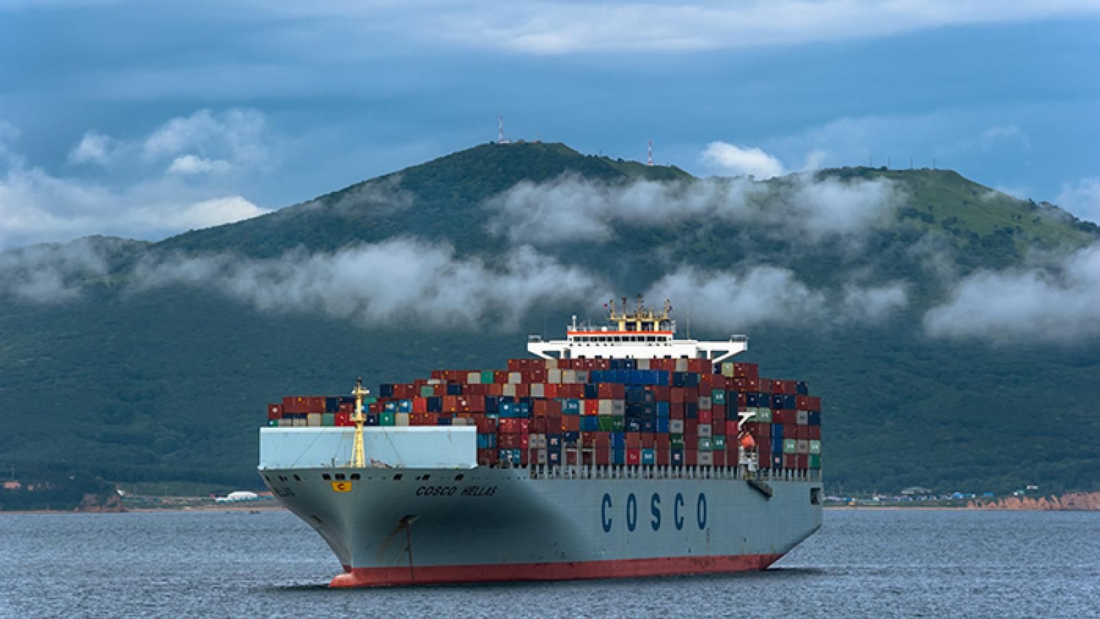 Cosco reports profit, extends logistics reach