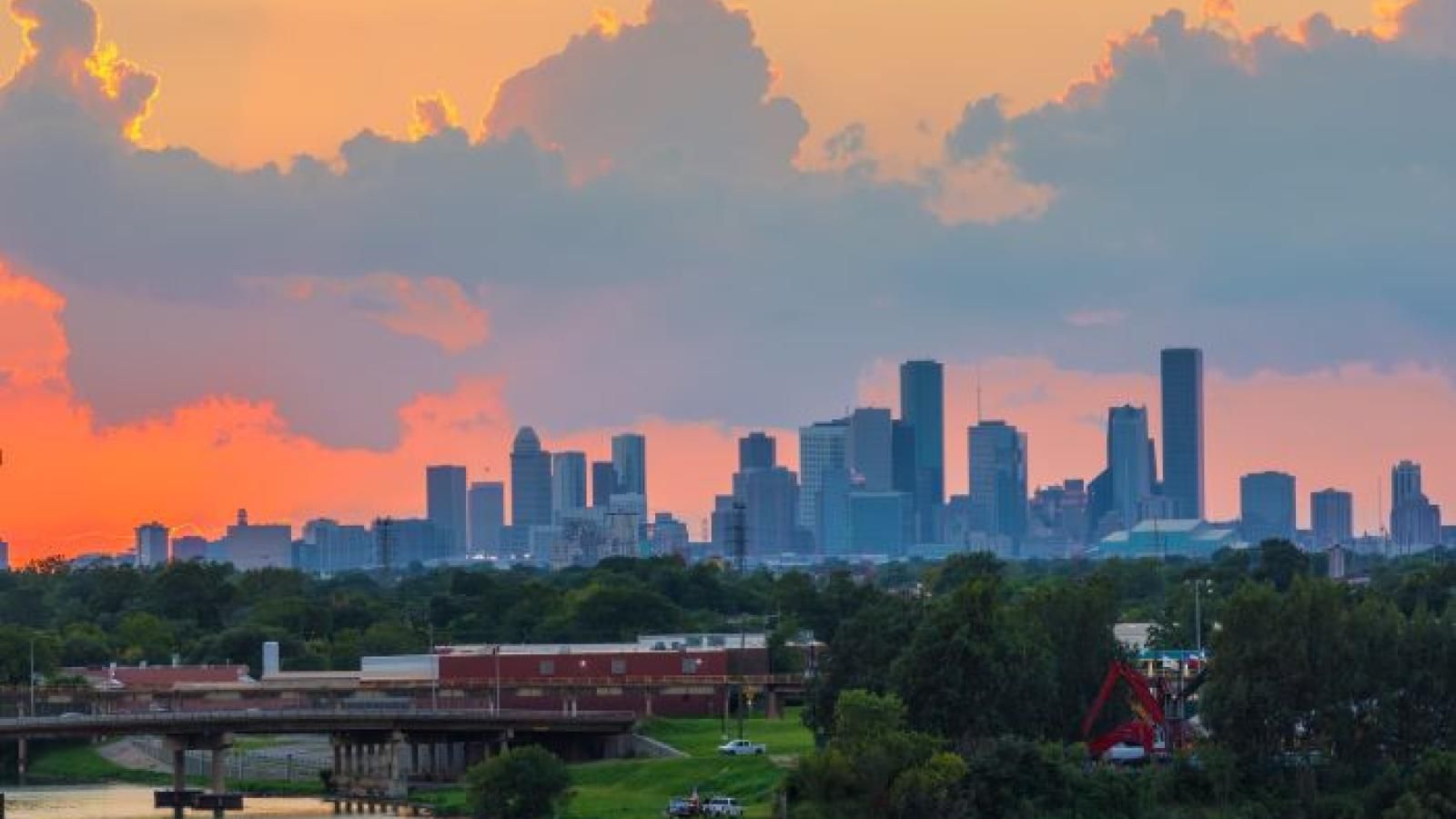 Texas extends waiver for Houston truckers amid container backlog 