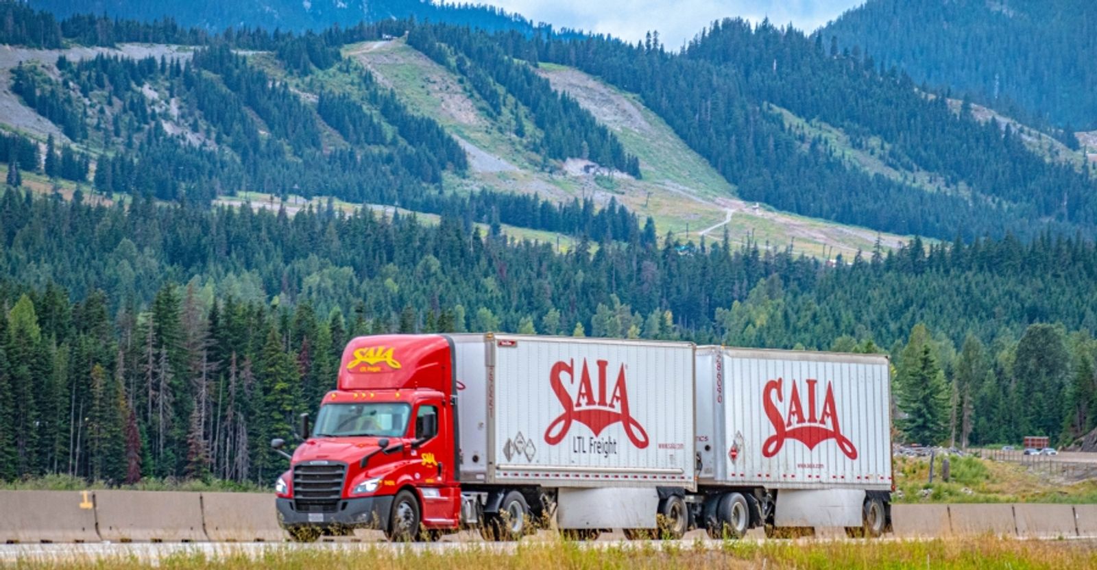 US LTL pricing maintains record high as truckload slumps