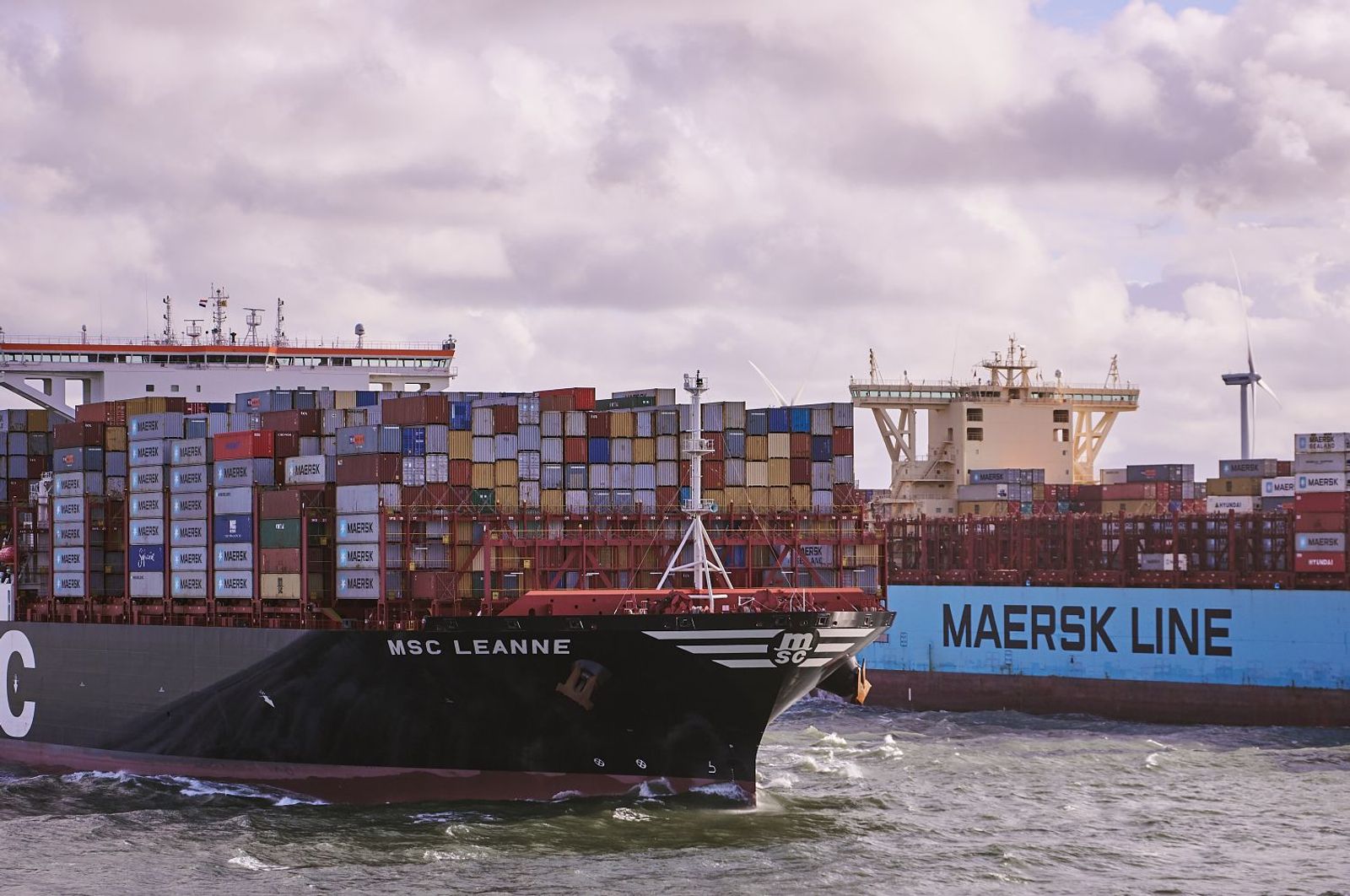 Current market allows top ocean carriers to strengthen long-term position