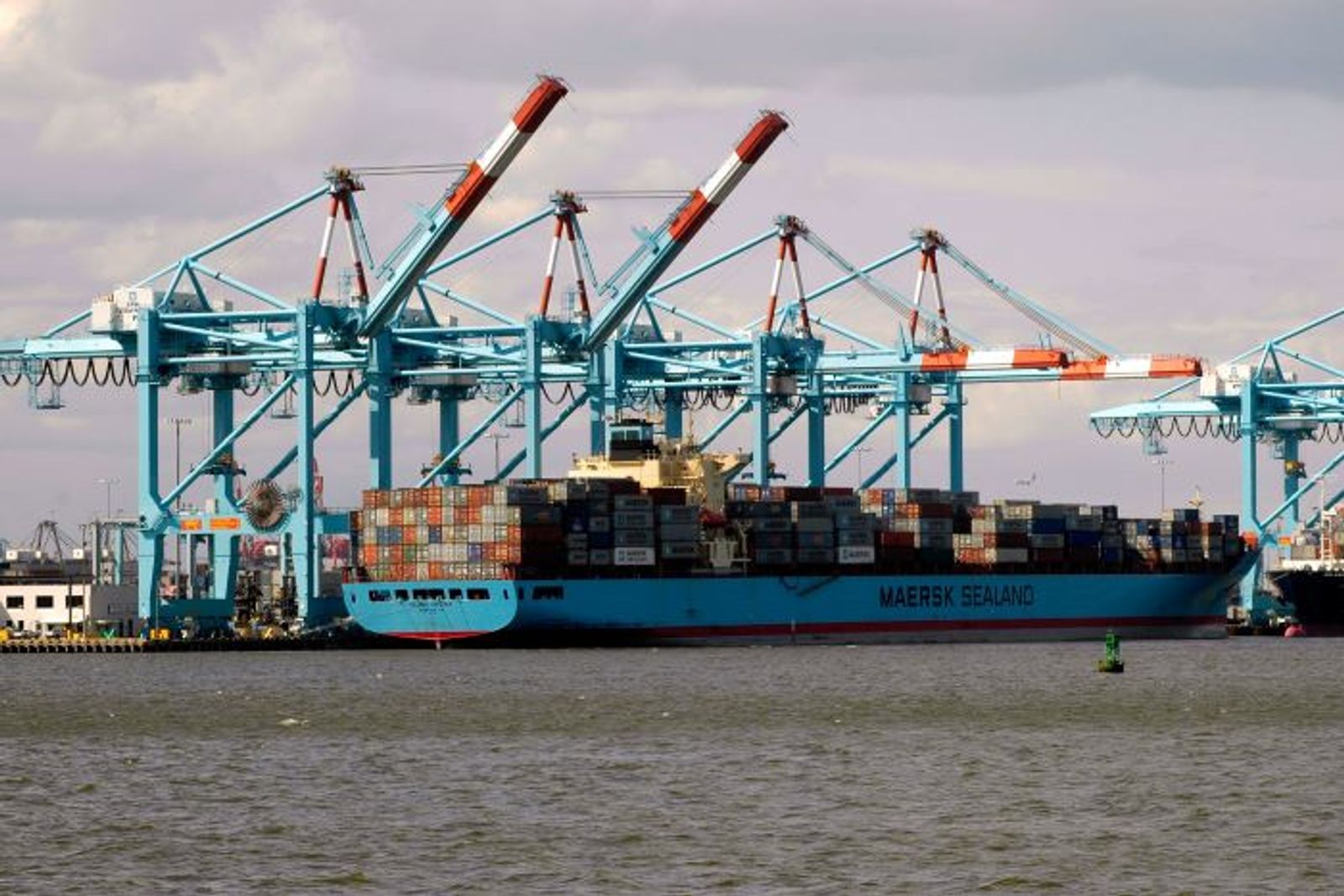 APM clearing out New Jersey rail container backlog ahead of a summer surge