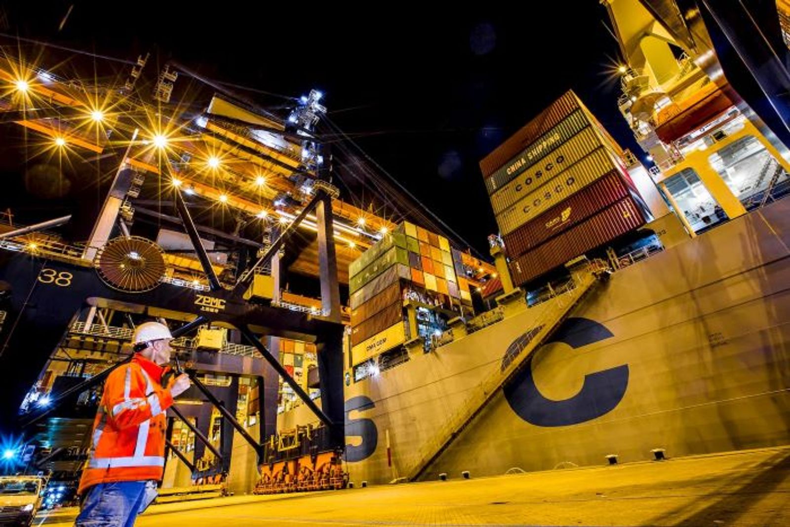 Flagging European industry clouds Rotterdam’s rising container volume