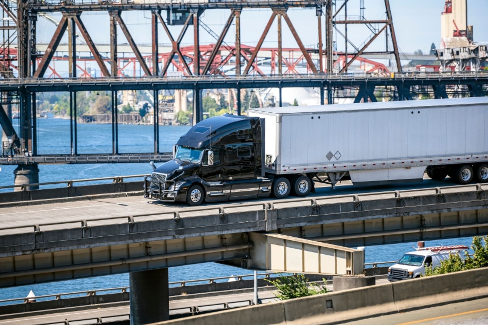 US trucking employment rising steadily despite soft freight market