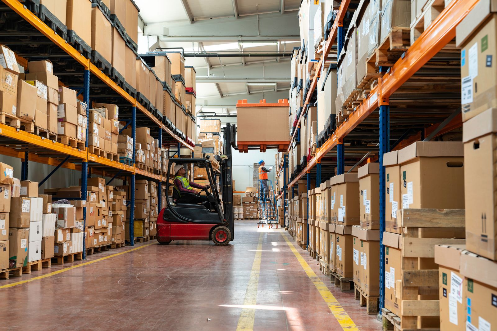 Retailers cut back on warehouse space as supply chain hurdles fuel 3PL growth