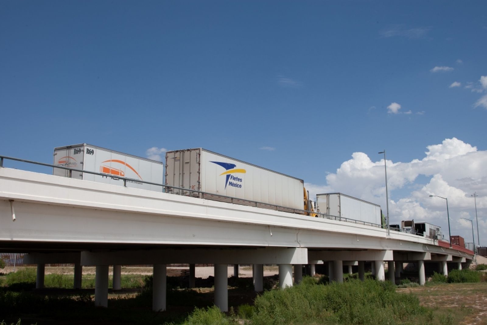 US-Mexico truck crossings rose marginally in July amid sluggish demand