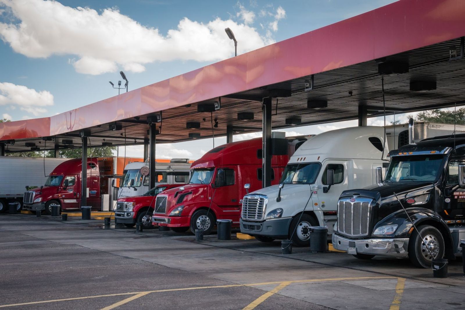 US DOT presses states to enforce English-language trucking rules