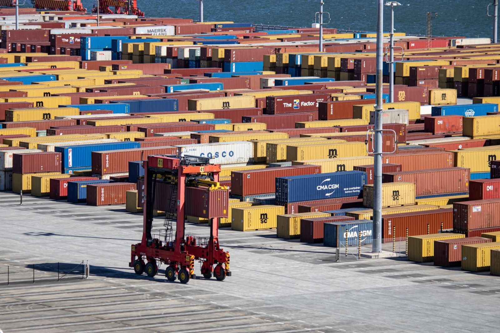 Shipper groups say terminal deals will bring labor peace to Australia's wharves