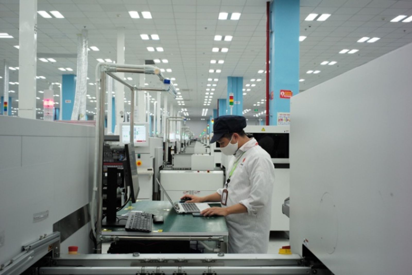Vietnam air cargo export jump on weaker China demand
