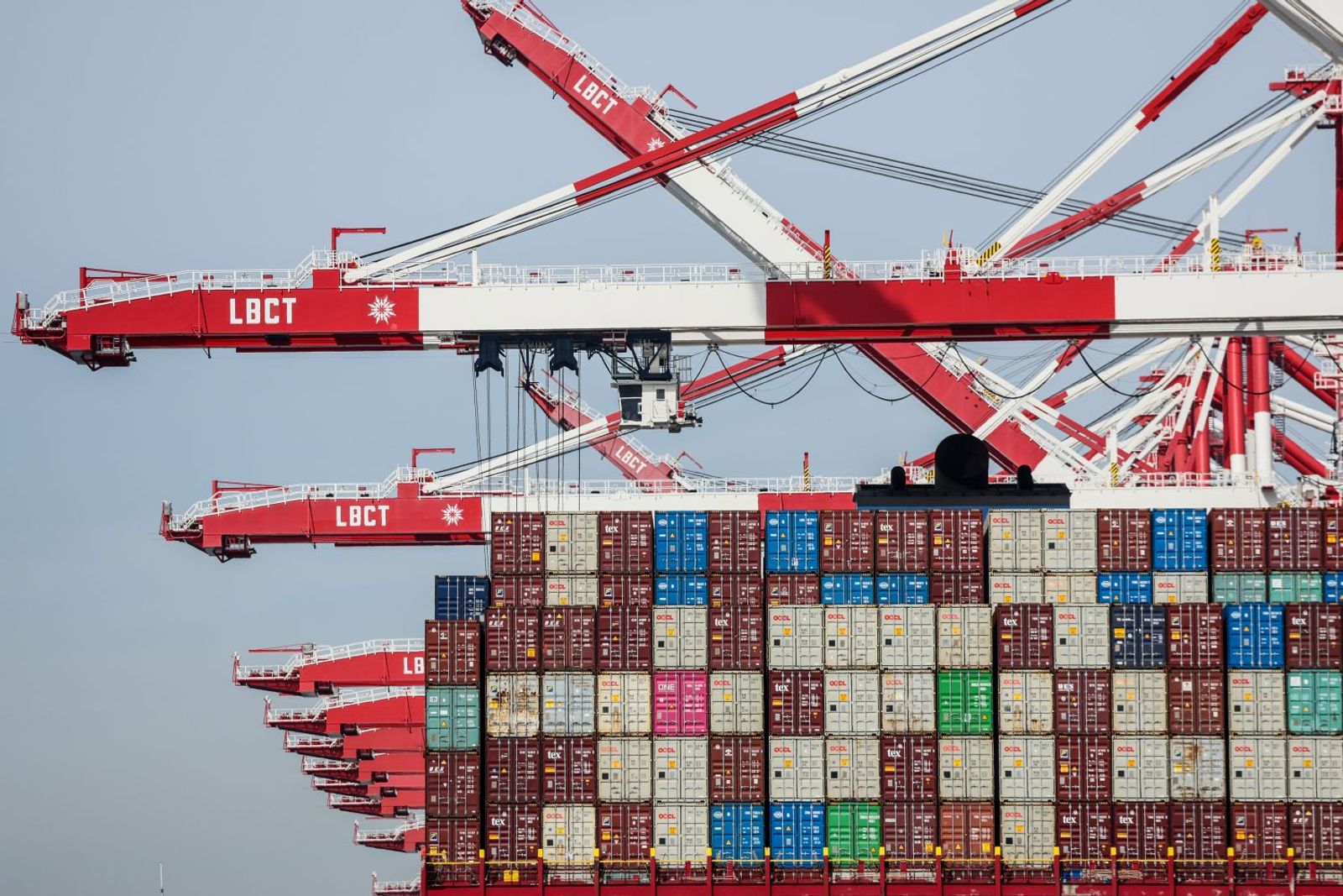 Stakeholders differ on Newsom’s move to kill automation ban at California ports