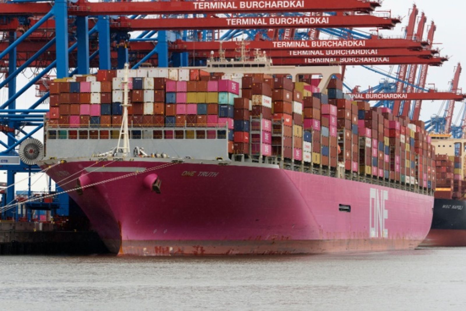 Europe ports lack buffer space to handle demand surges