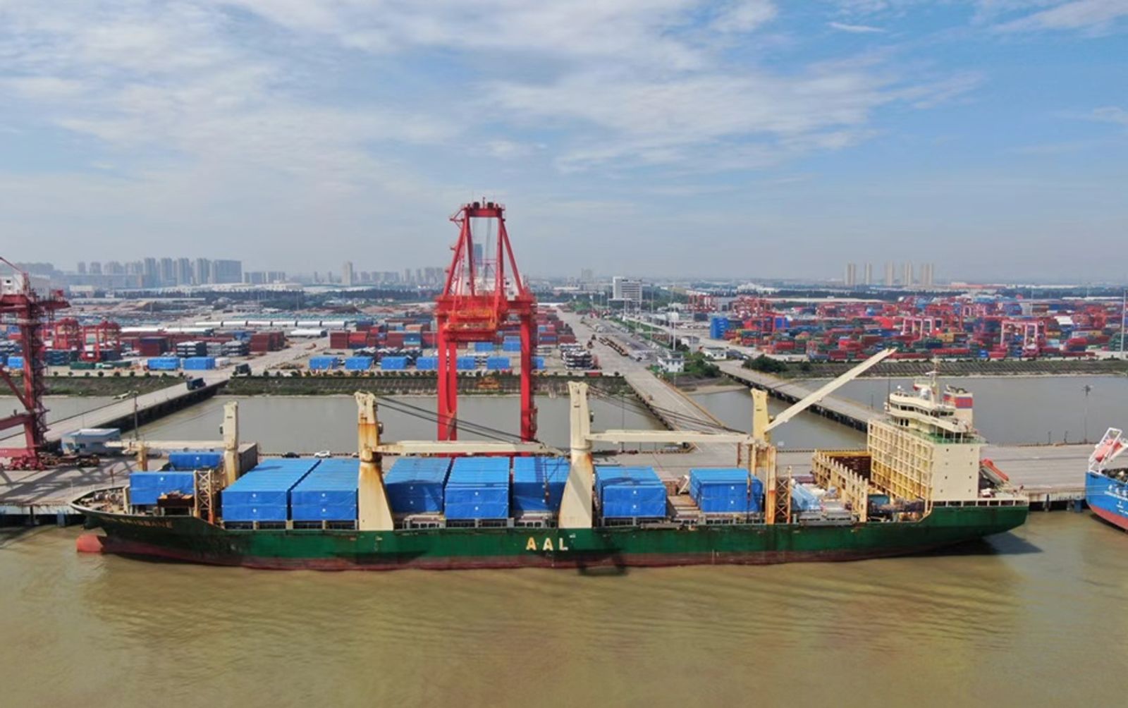 Battery storage cargoes to power up MPV, heavy-lift sector