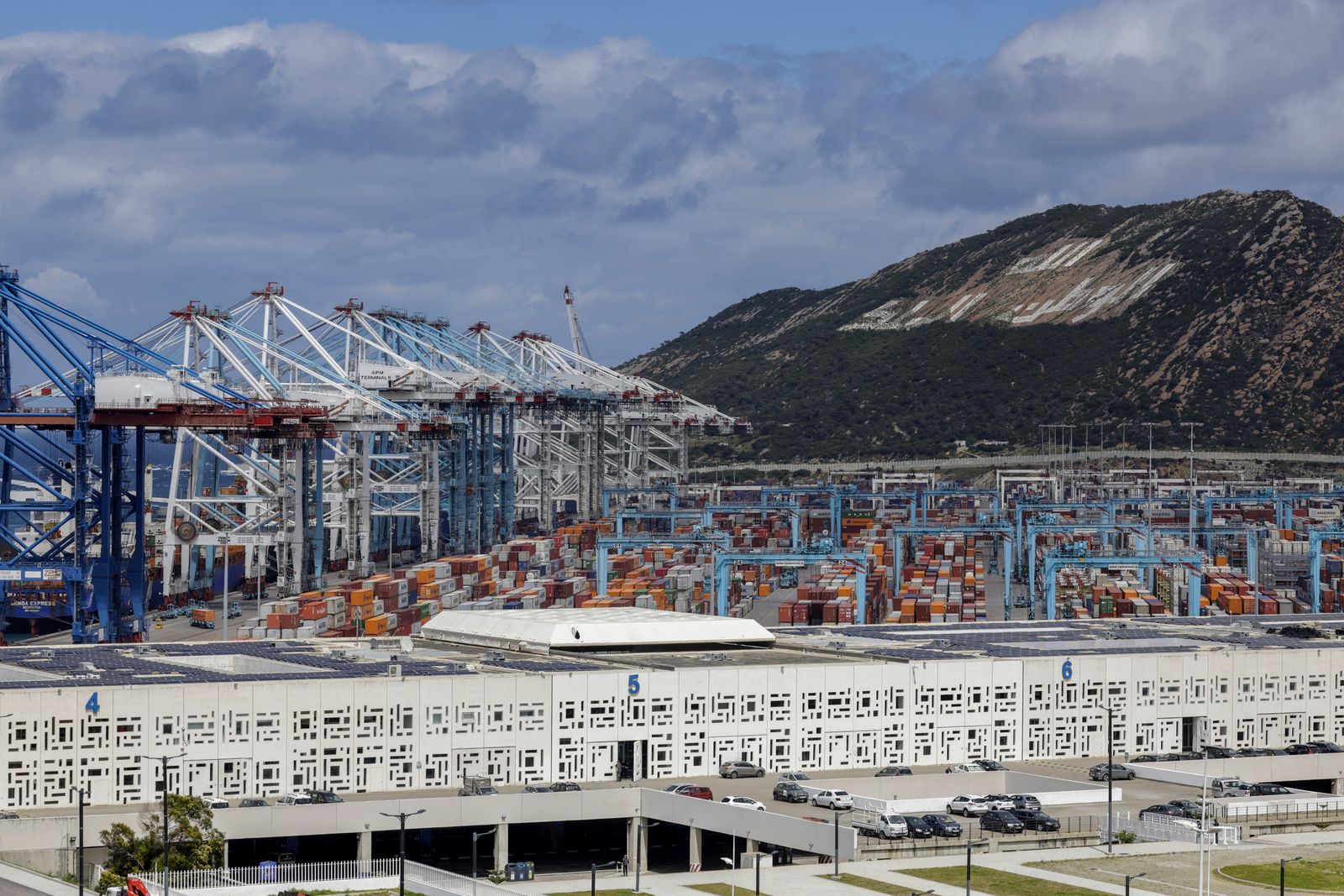 Global container volume growth slows on US, EU declines