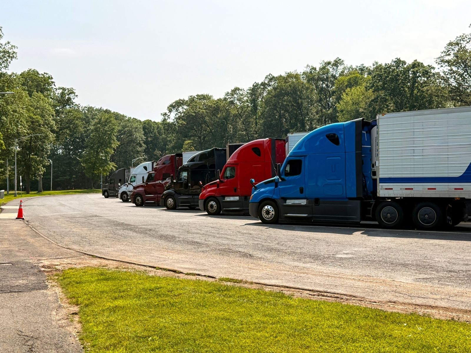 Impact of non-domiciled CDL enforcement splits US trucking sector