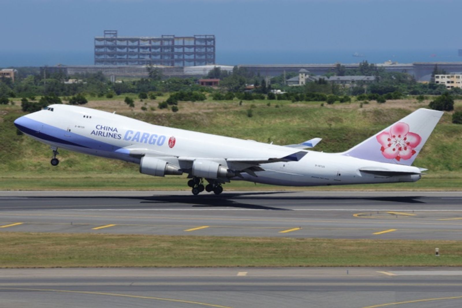 Rising US air freight imports from Taiwan, Vietnam offset drop in China trade 