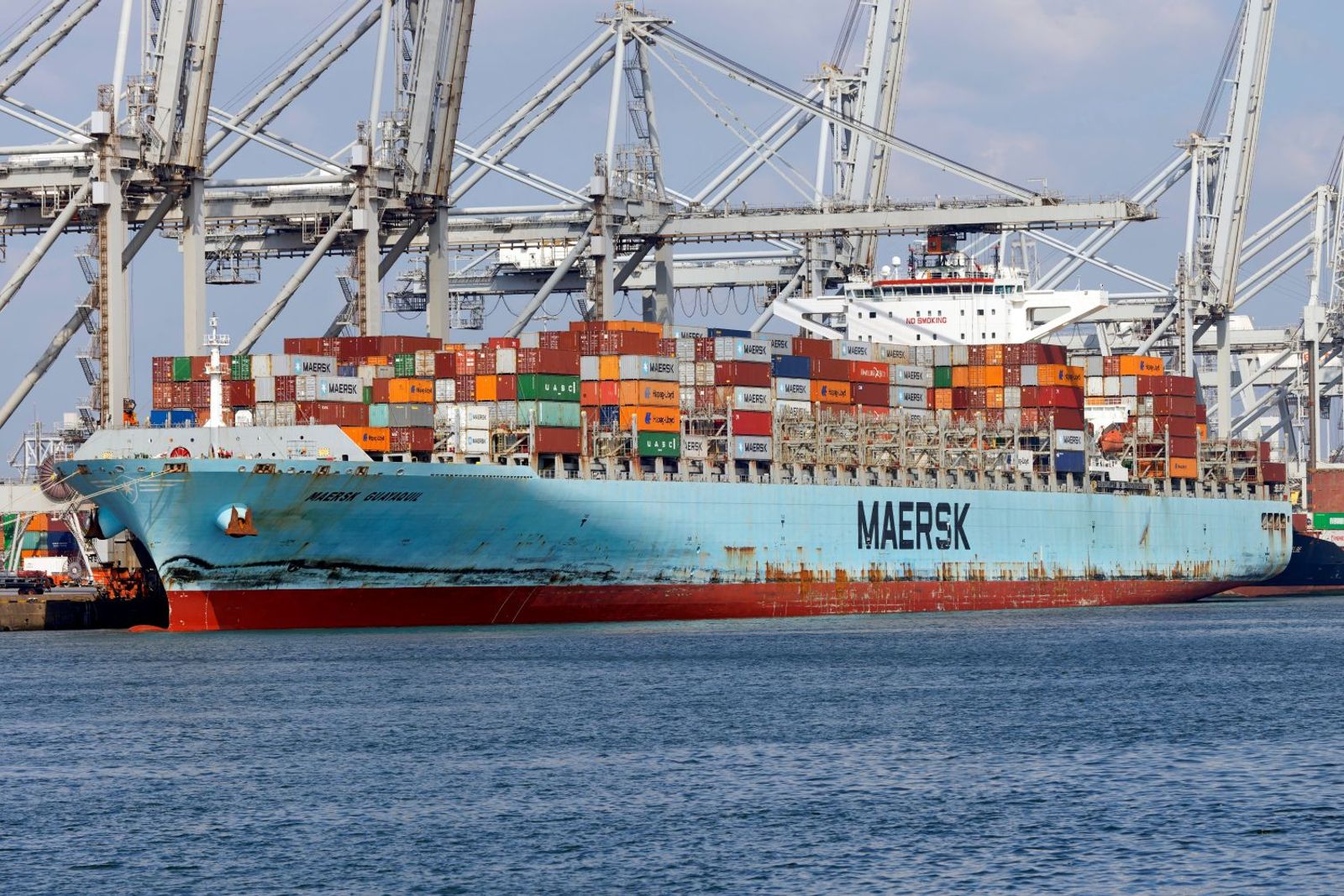 Middle East war puts trans-Pacific service contract talks in limbo