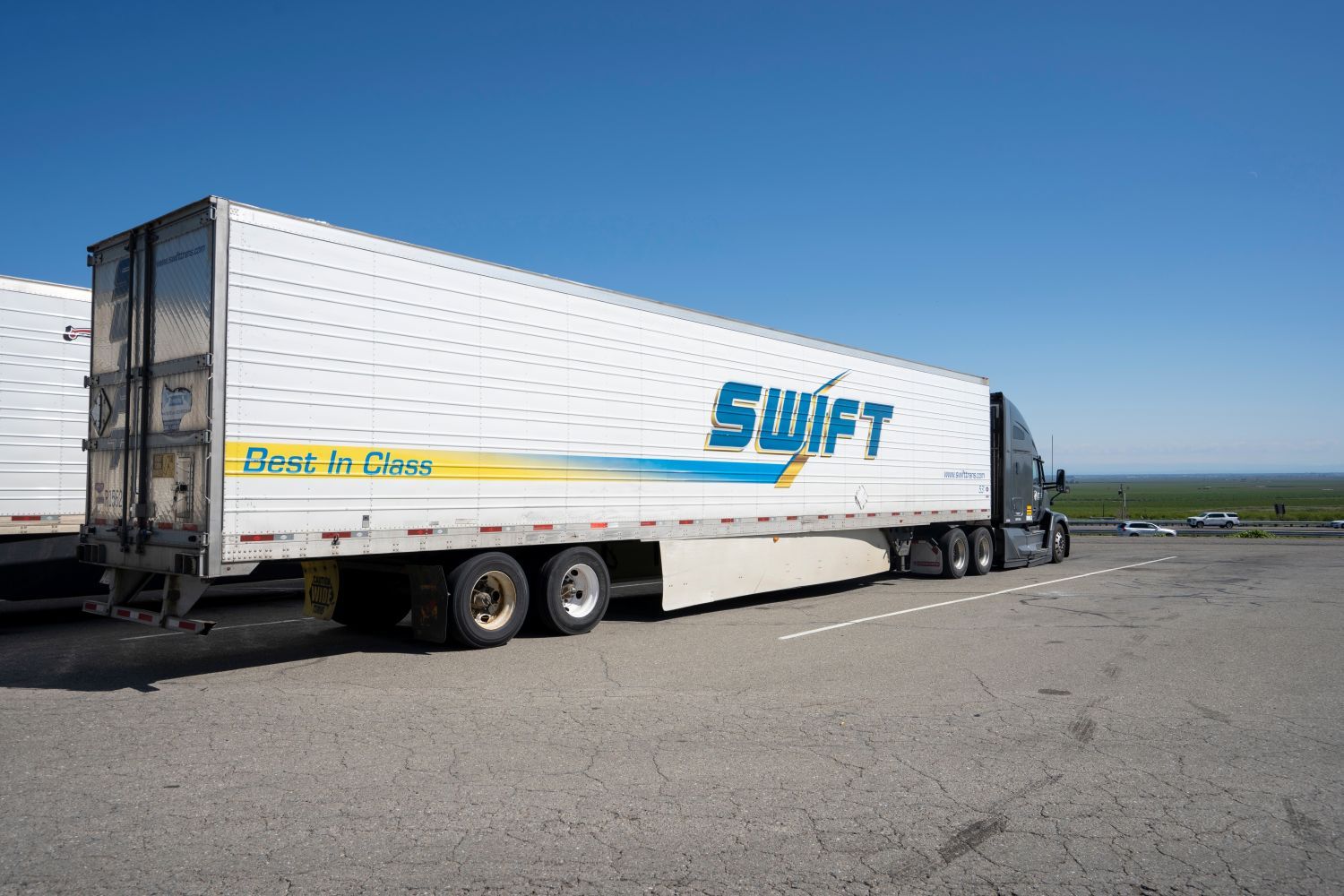 US truckload rate hikes to grow more aggressive: Knight-Swift