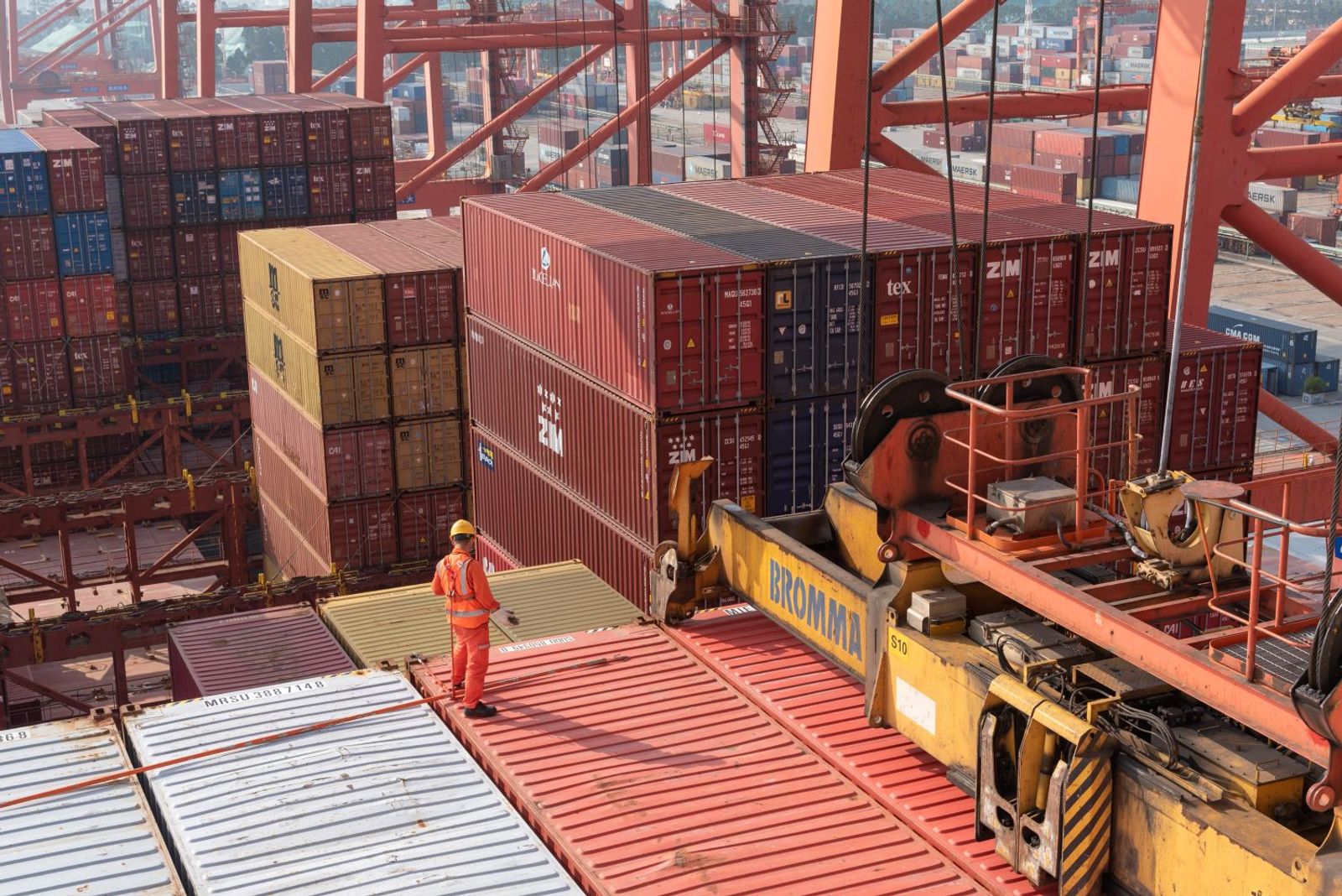 Singapore's PSA invests $388 million in Xiamen's XCTG port group