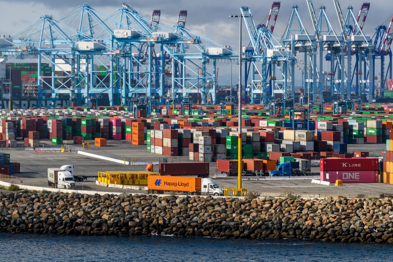 Drayage operators in Long Beach rewarded for purchasing EV trucks
