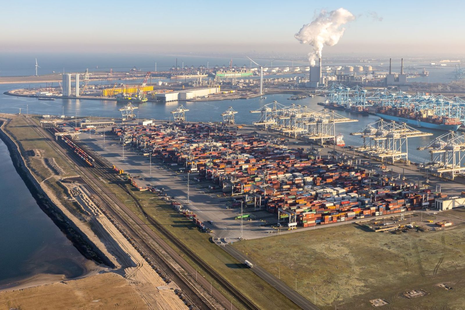 Heat wave in Europe shuts APM’s terminal in Rotterdam