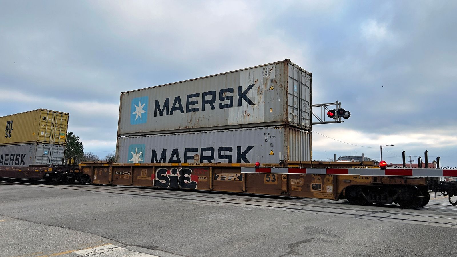 Maersk temporarily shifts SoCal inland volume to UP