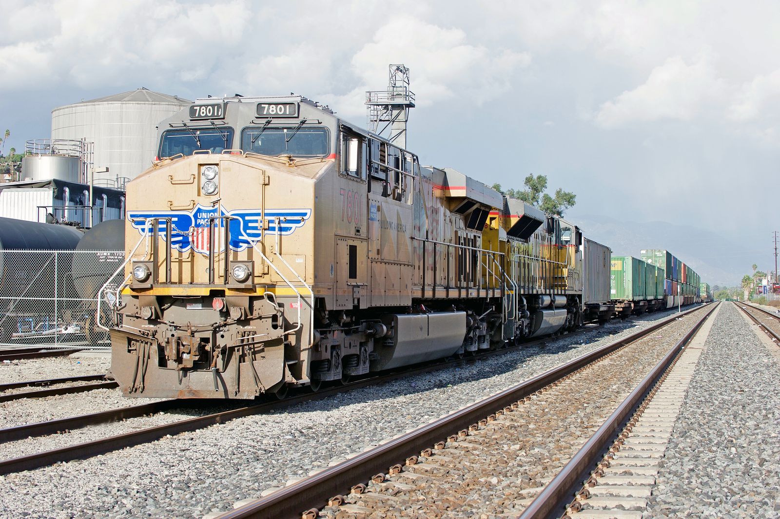 UP extends peak surcharges to all Southern California shippers