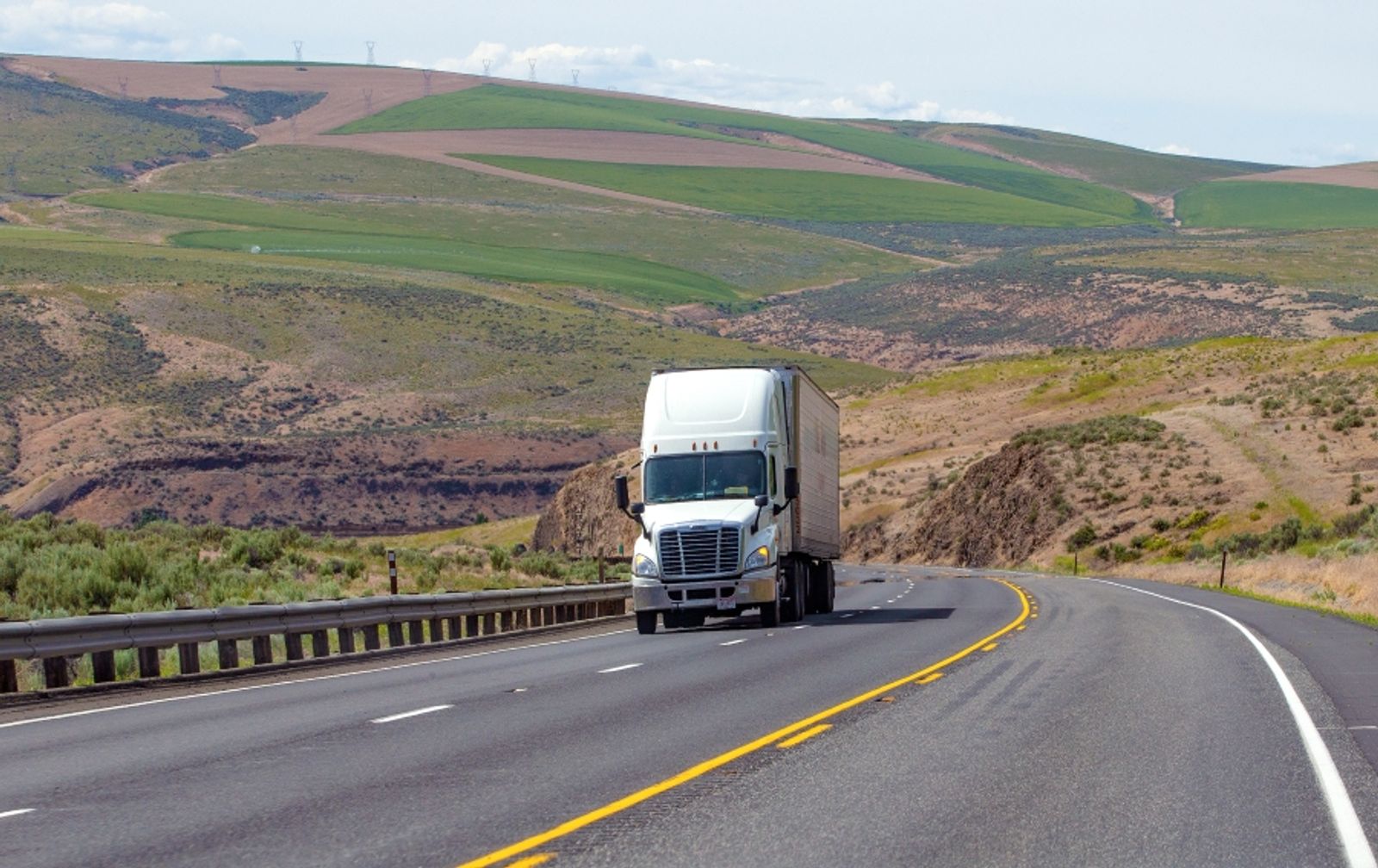 US truckload spot rates surpass COVID-19 highs under supply pressure