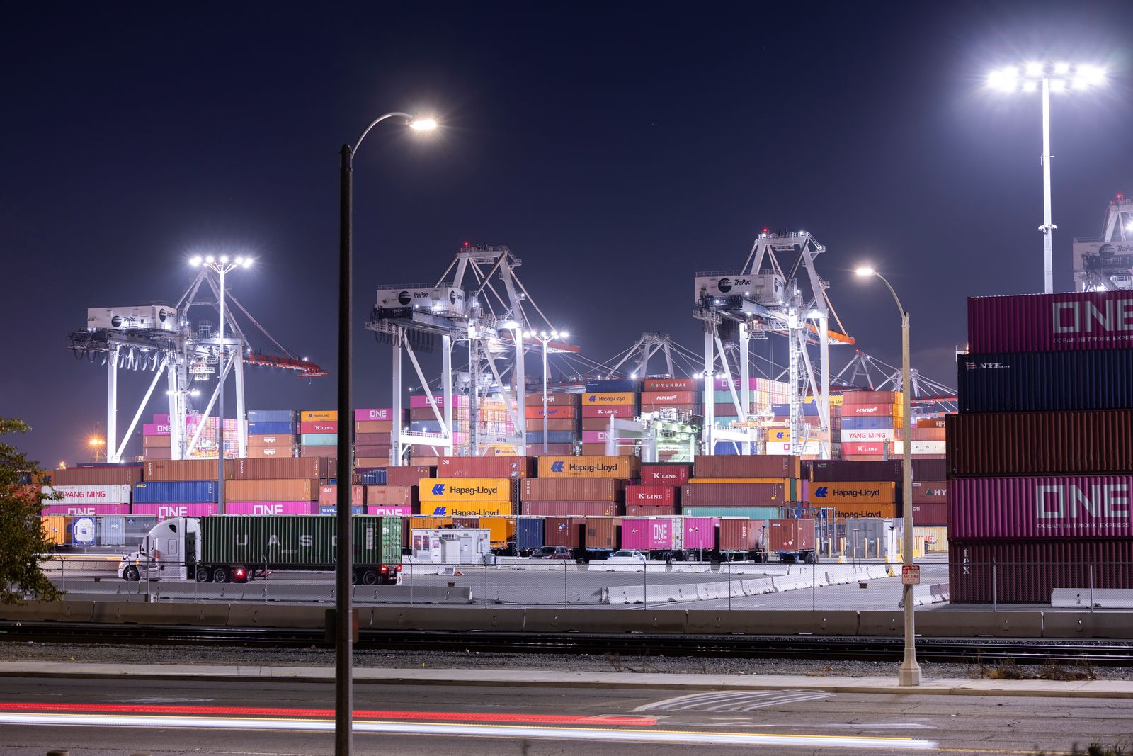 Port of LA incentives aim to accelerate EV drayage adoption