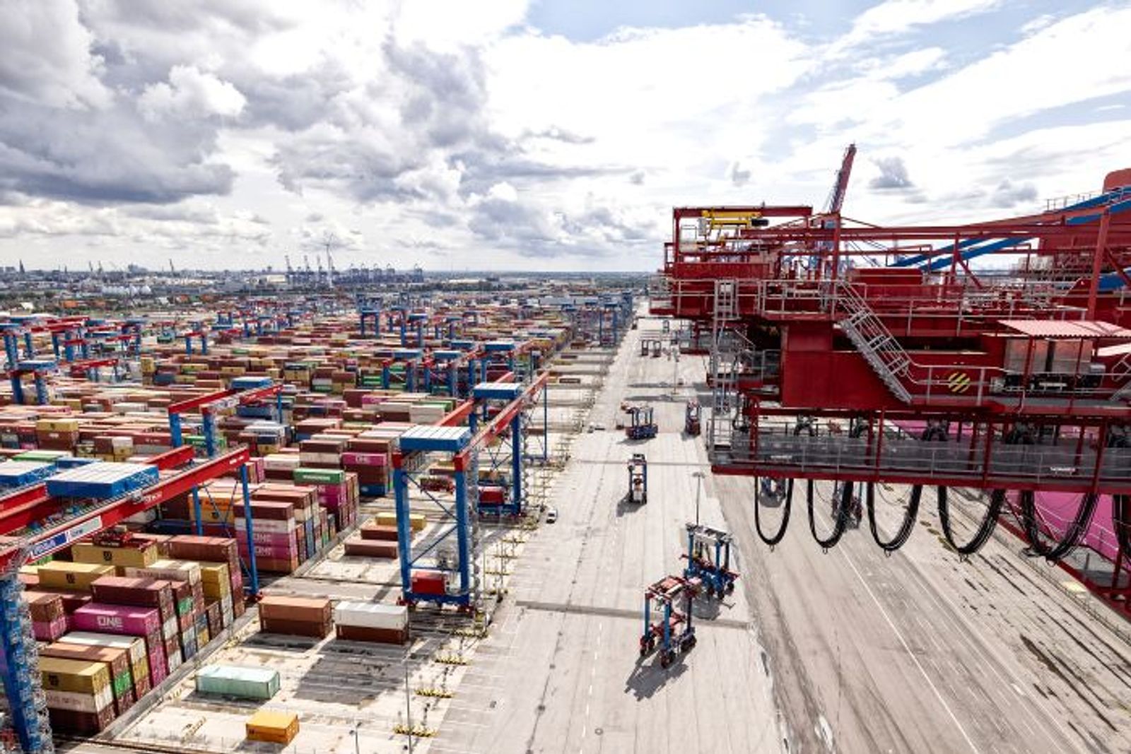 Hamburg’s main terminal operator cuts 2026 outlook