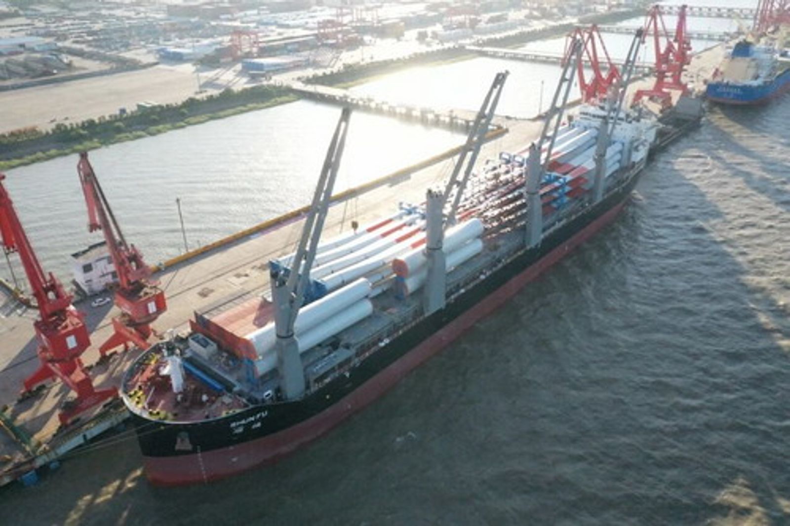 Cosco Shipping strengthens heavy-lift MPV fleet with eight-ship order