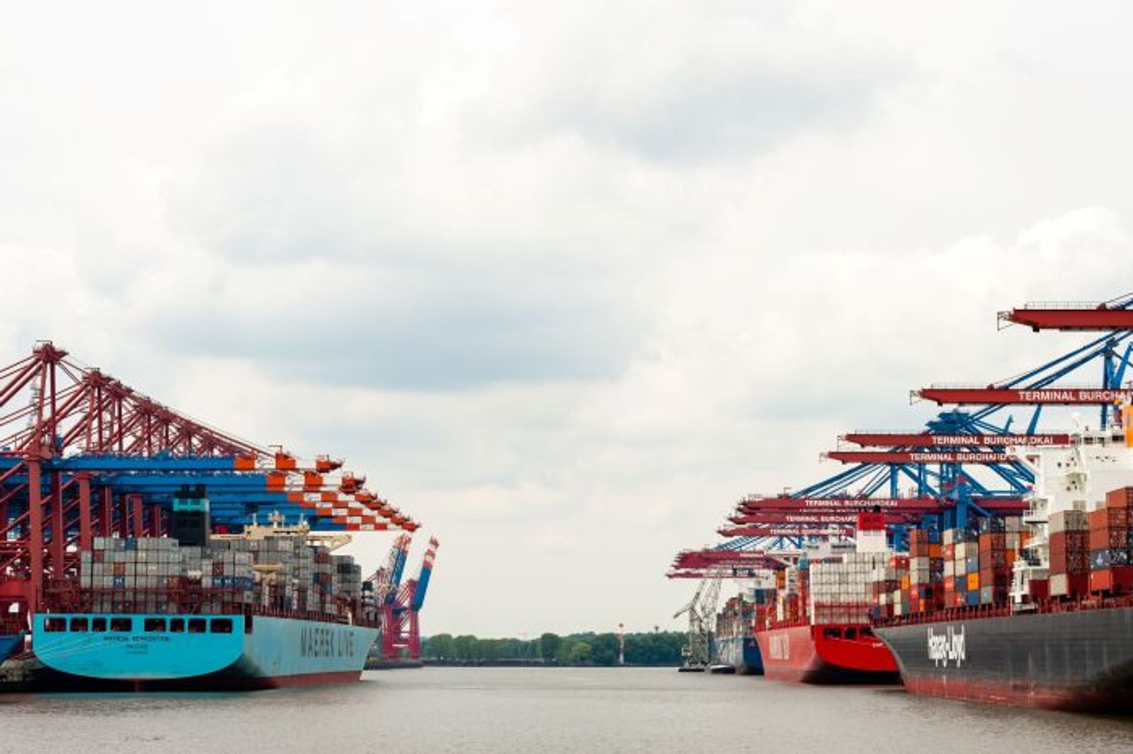 Hormuz closure drags down schedule reliability, except for top carriers