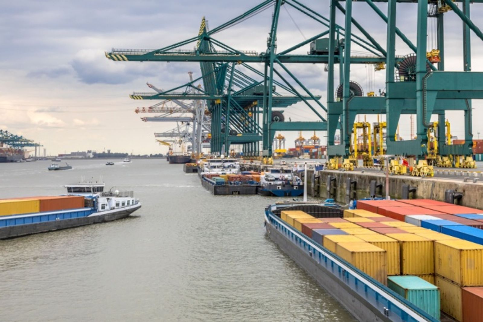 Rhine water levels near record lows threaten inland cargo movement