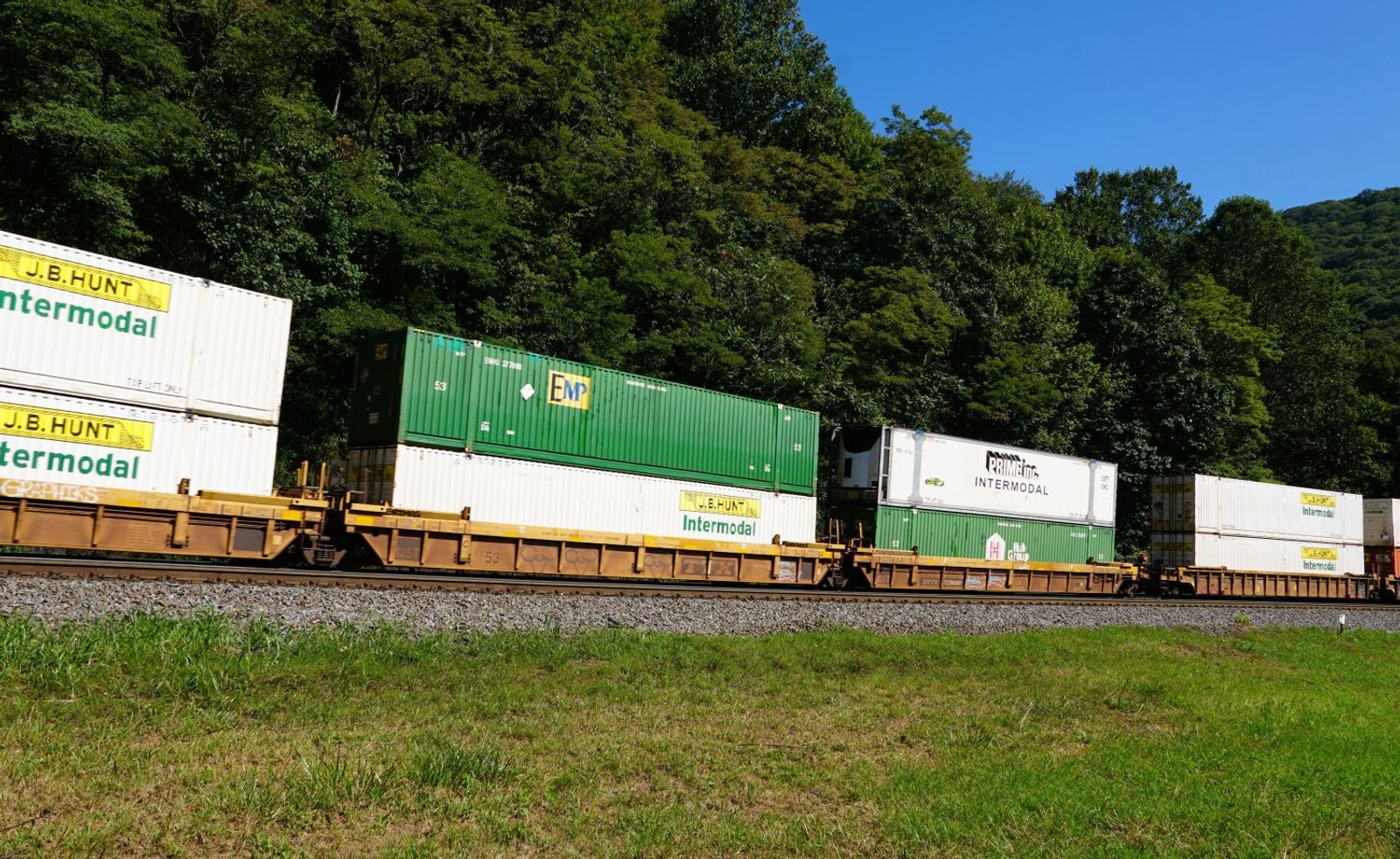 Tailwinds provide 'favorable' H2 outlook for intermodal: analyst