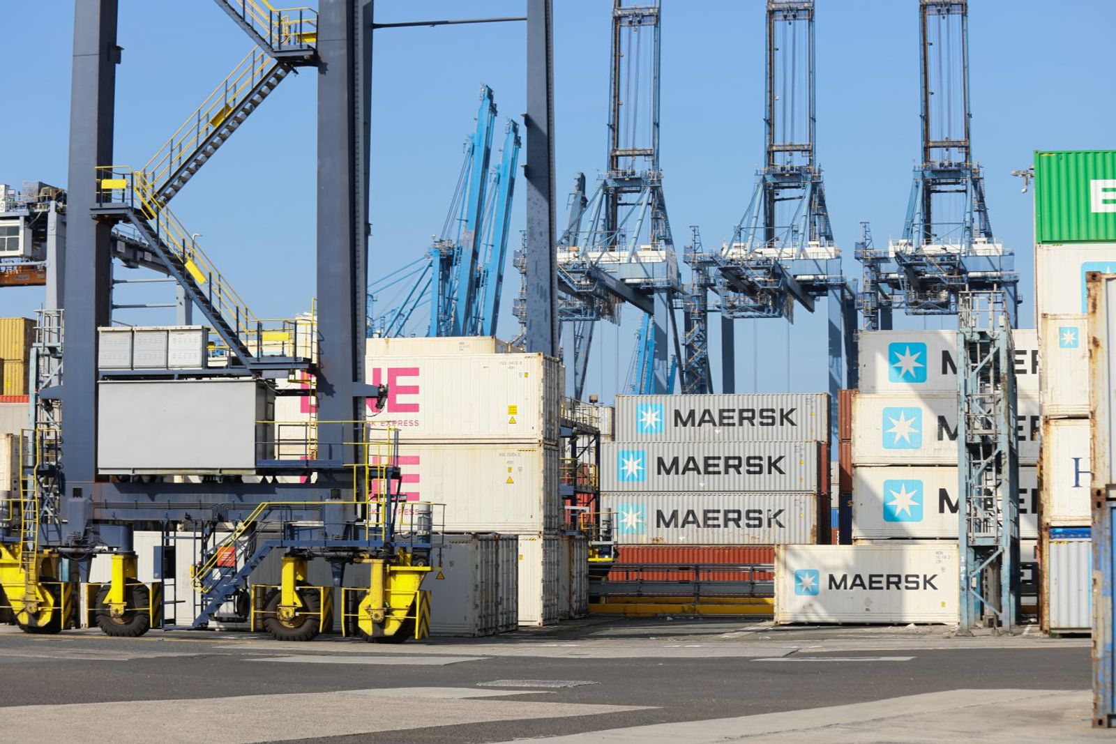 Hutchison seeks $1.5 billion from Panama over cancelation of terminal leases
