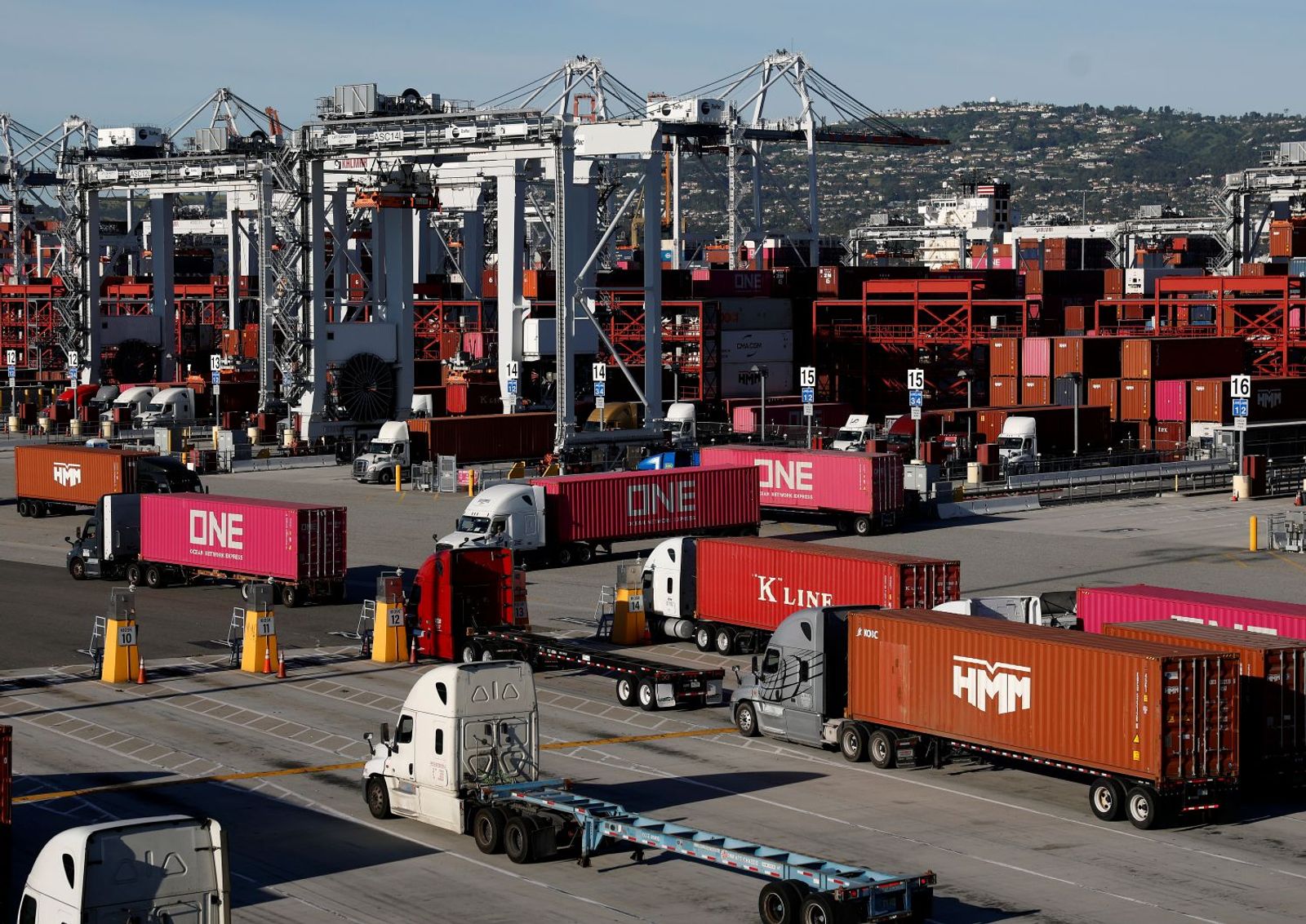 Container dwells follow import levels higher at LA-LB port complex