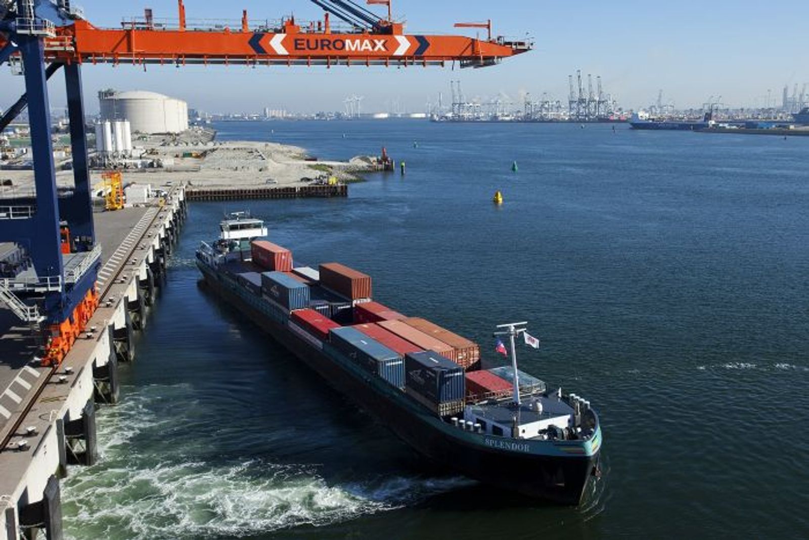 Rotterdam's nine-month volume flat as carriers shift transshipment calls