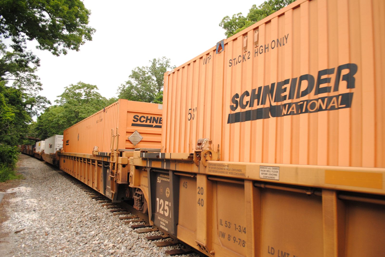 Schneider switching East Coast partner to Norfolk Southern