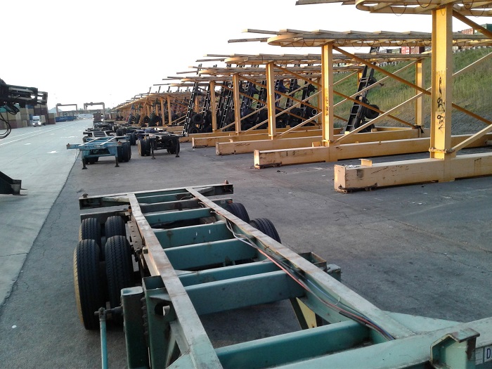 At BNSF Logistics Park Chicago, chassis tend to be available at the beginning of the week, but a source told JOC.com that 20-foot chassis are hard to find by the end of the week. Photo credit: Ari Ashe. BSF Logistics Park, Chicago, Illinois, United States.