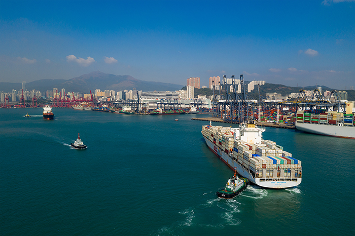 Shanghai–US West Coast spot rates soared 94.6 percent year over year to $2,755 per FEU this week, while rates to the US East Coast rose 32.1 percent to $3,255 per FEU. Photo credit: leungchopan / Shutterstock.com.