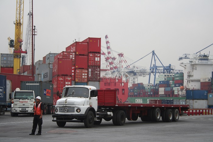 Shippers in Argentina, hit Friday by a one-day customs officers' strike in Buenos Aires, had breathed a momentary sigh of relief this week, after truck drivers accepted a 19 percent pay increase and did not strike. (Above: The DP World Argentina Rio de lat Plata Terminal.) Photo credit: Rob Ward. DP World Argentina Terminal.