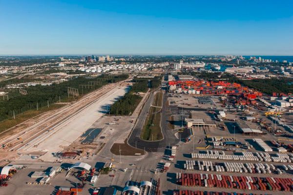 Port Everglades' new intermodal transfer facility. Port Everglades' new intermodal transfer facility.