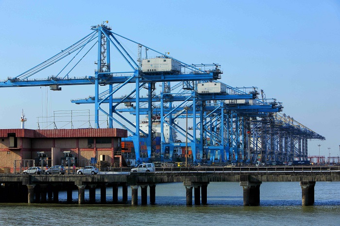 India has 12 publicly-owned ports and about 200 minor ports along its 4,600 miles of coastline. (Above: Jawaharlal Nehru Port Trust.) Photo credit: JNPT. Jawaharlal Nehru Port Trust.