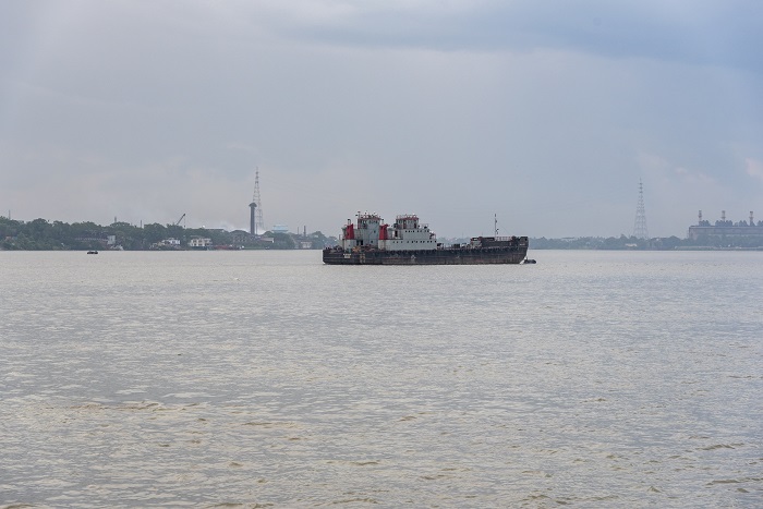 In a recent letter to the Bangladesh High Commission in Kolkata, India's Kolkata Port Trust Chairman Vinit Kumar expressed his consent to let Bangladeshi shippers use the ports it oversees — the Kolkata Dock System and Haldia Dock Complex. Photo credit: Shutterstock.com. A ship nears Kolkata port.