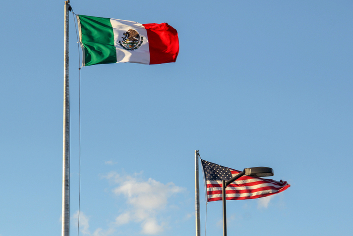 The total value of US-Mexico cross-border freight dropped 42.8 percent year over year in April, the US Bureau of Transportation Sa
