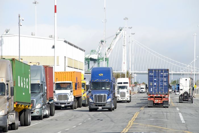 SSA Marine said truckers who participate in free flow drayage in West Coast ports like Oakland (above) consistently achieve turn times of 15-20 minutes, compared to an hour or longer in conventional operations. Photo credit: Shutterstock.com.